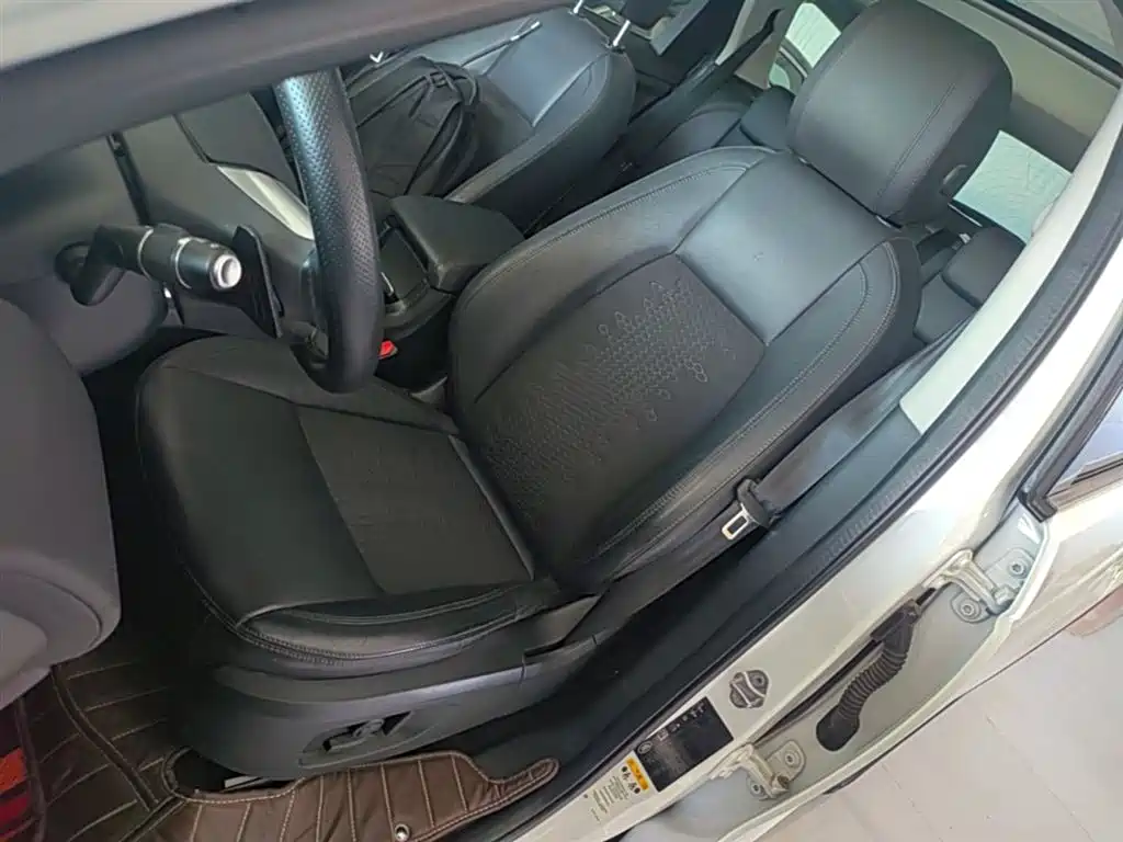Land Rover Discovery Sport 2018 240PS PURE Edition фото 15