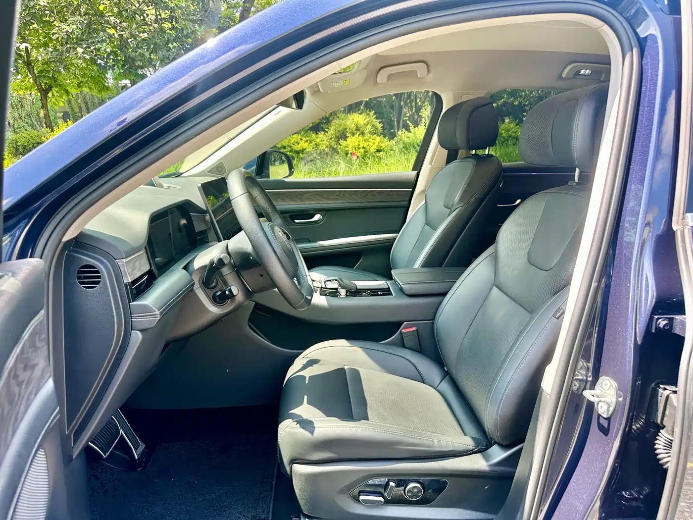 AITO Wenjie AITO M5 2022 Extended Range AWD Performance Edition фото 7