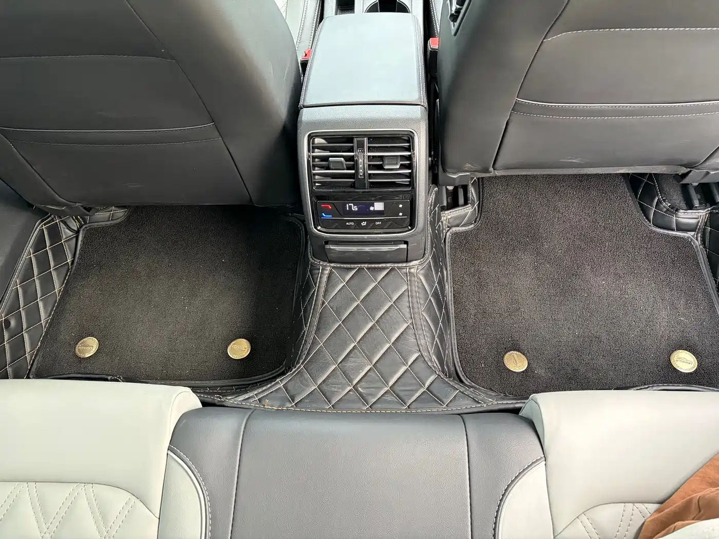 Volkswagen Magotan 2023 2 Million Units Anniversary Edition 330TSI DSG Leading Type фото 11