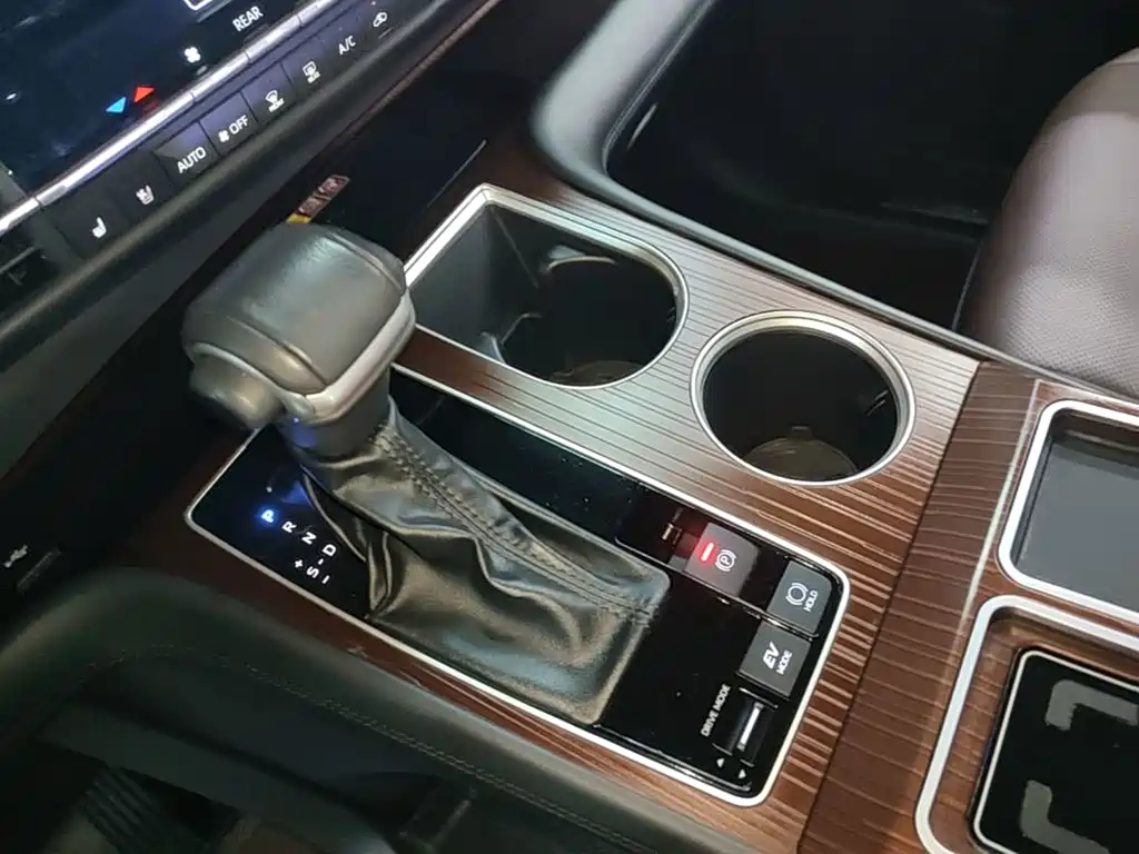 Фото 9 - Toyota Granvia