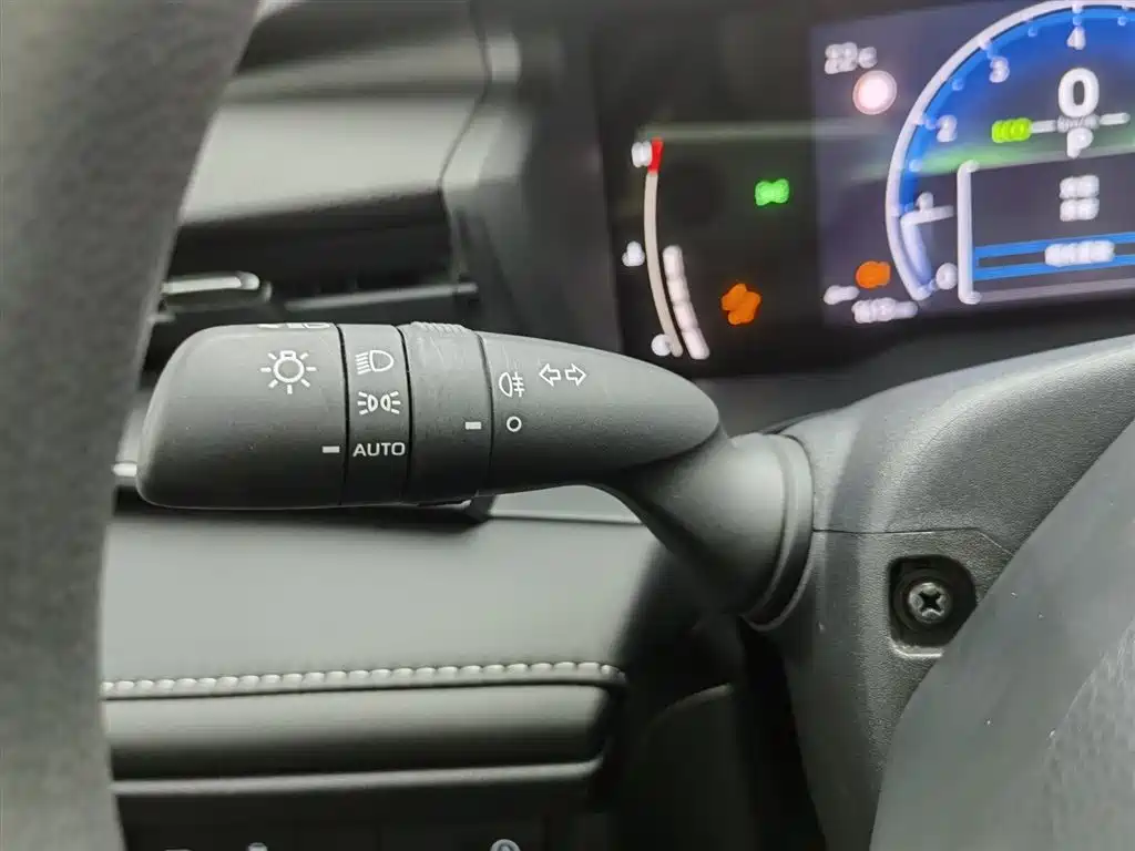 Toyota Camry 2024 2.0E Elite Edition фото 21