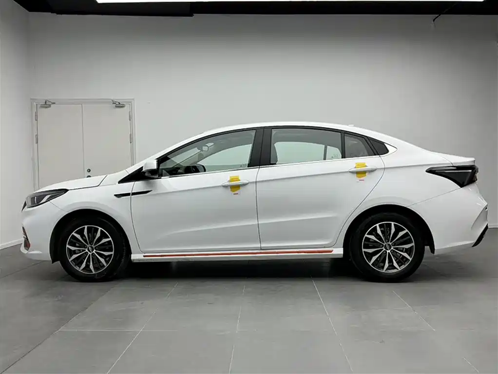 Hongqi H5 2018 30TD Smart Connect Agile Edition фото 24