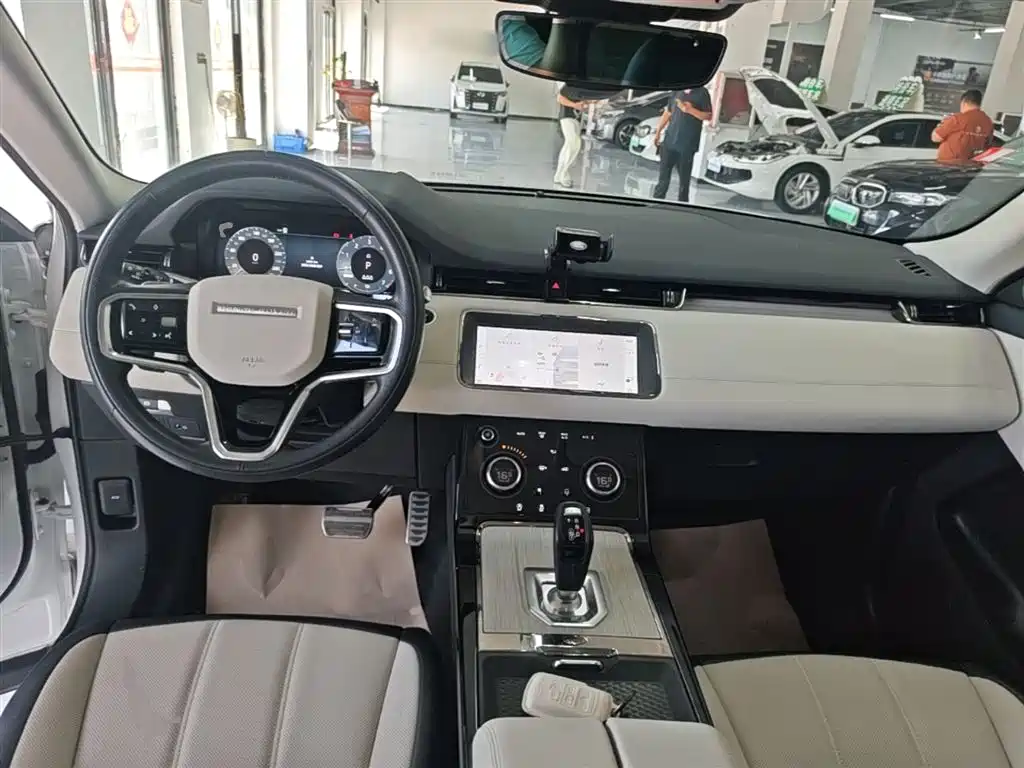 Land Rover Range Rover Evoque New Energy 2023 Range Rover Evoque L P300e Plug-in Hybrid Edition фото 10