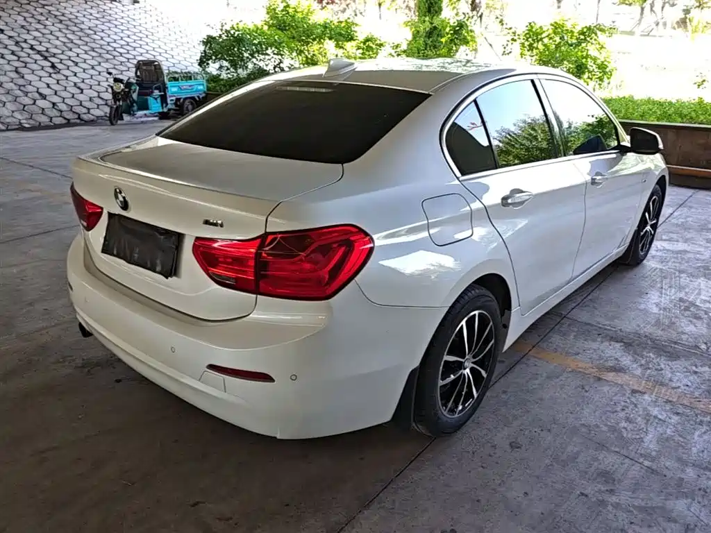 BMW 1 Series 2018 118i Fashion Edition фото 7