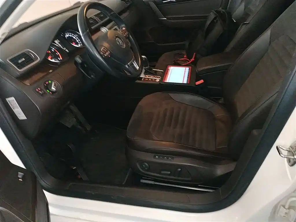 Volkswagen Magotan (Import) 2012 Wagon 2.0TSI Comfort фото 11