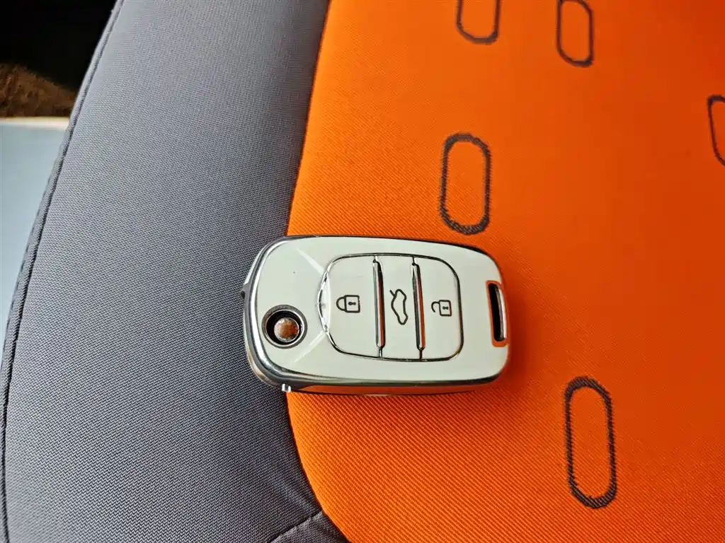 BAOJUN E100