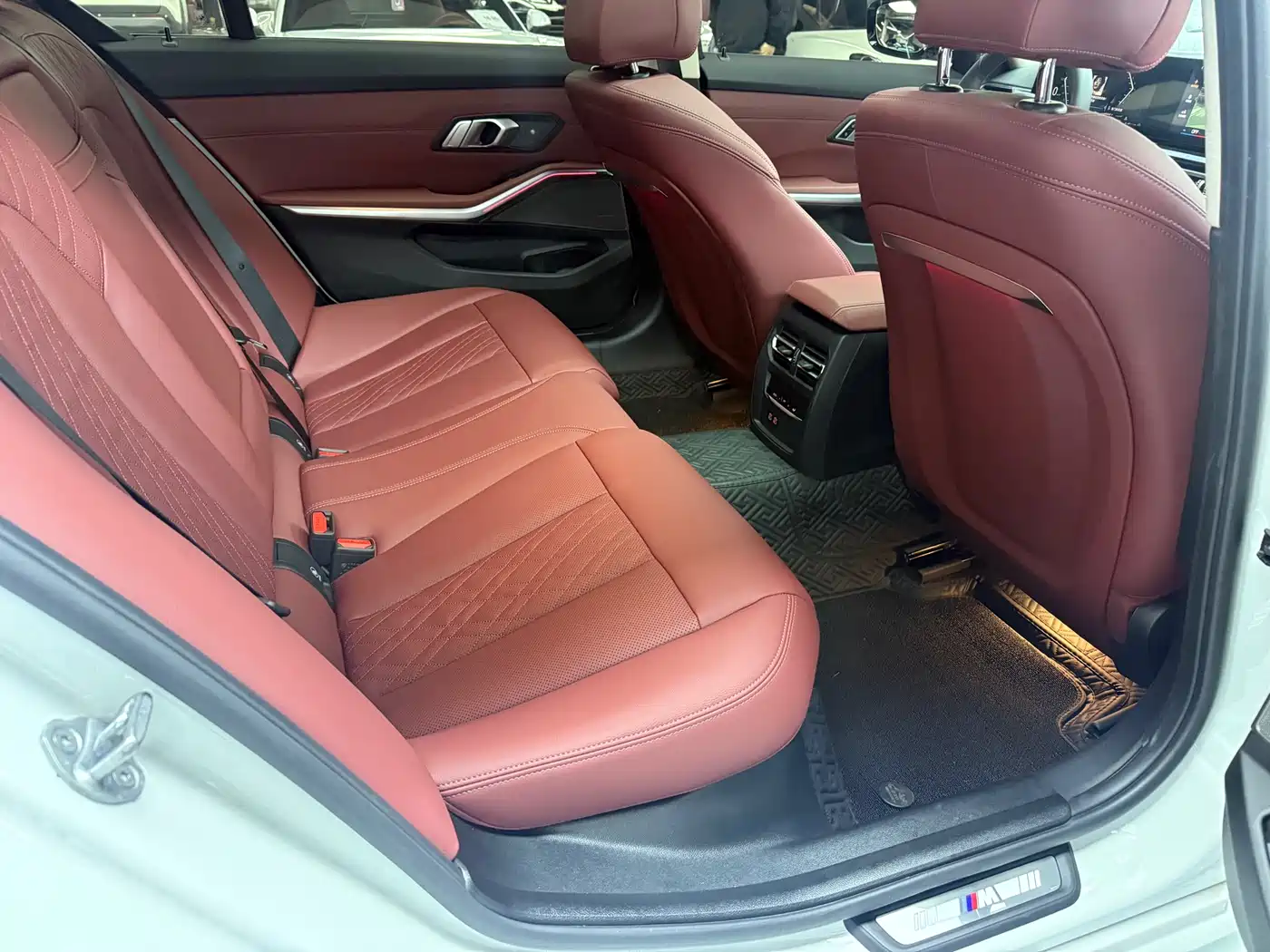 BMW 3 Series 2024 325Li M Sport Shadowline Package фото 10
