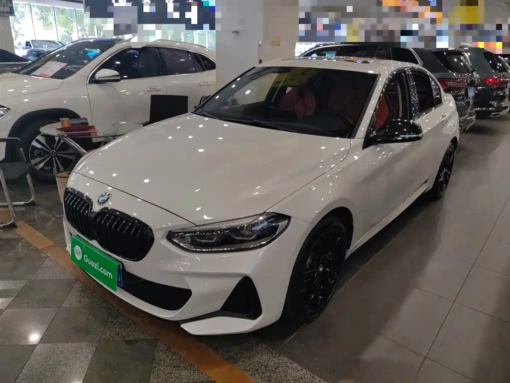 BMW 1 Series 2023 125i M Sport Shadow Edition фото 2