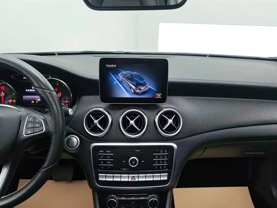 Mercedes-Benz GLA 2018 GLA 220 4MATIC Sport фото 13