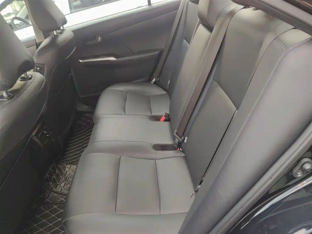 Toyota Camry 2015 2.0G Leading Edition фото 17