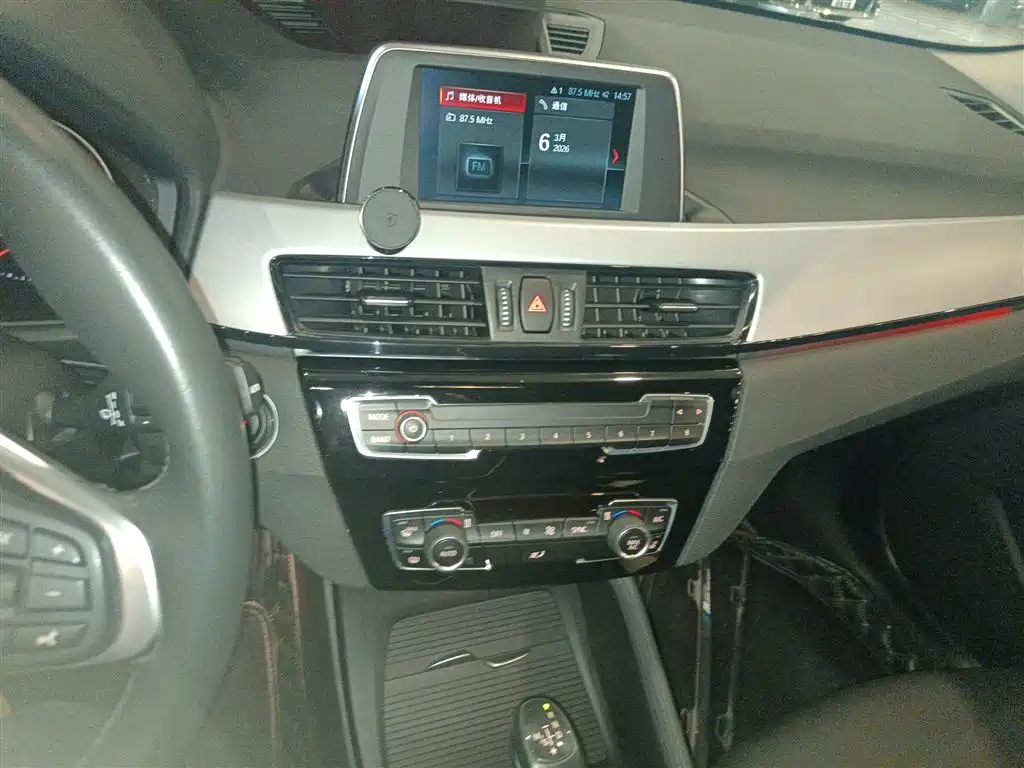 BMW X1 2019 sDrive20Li Leading Model фото 9