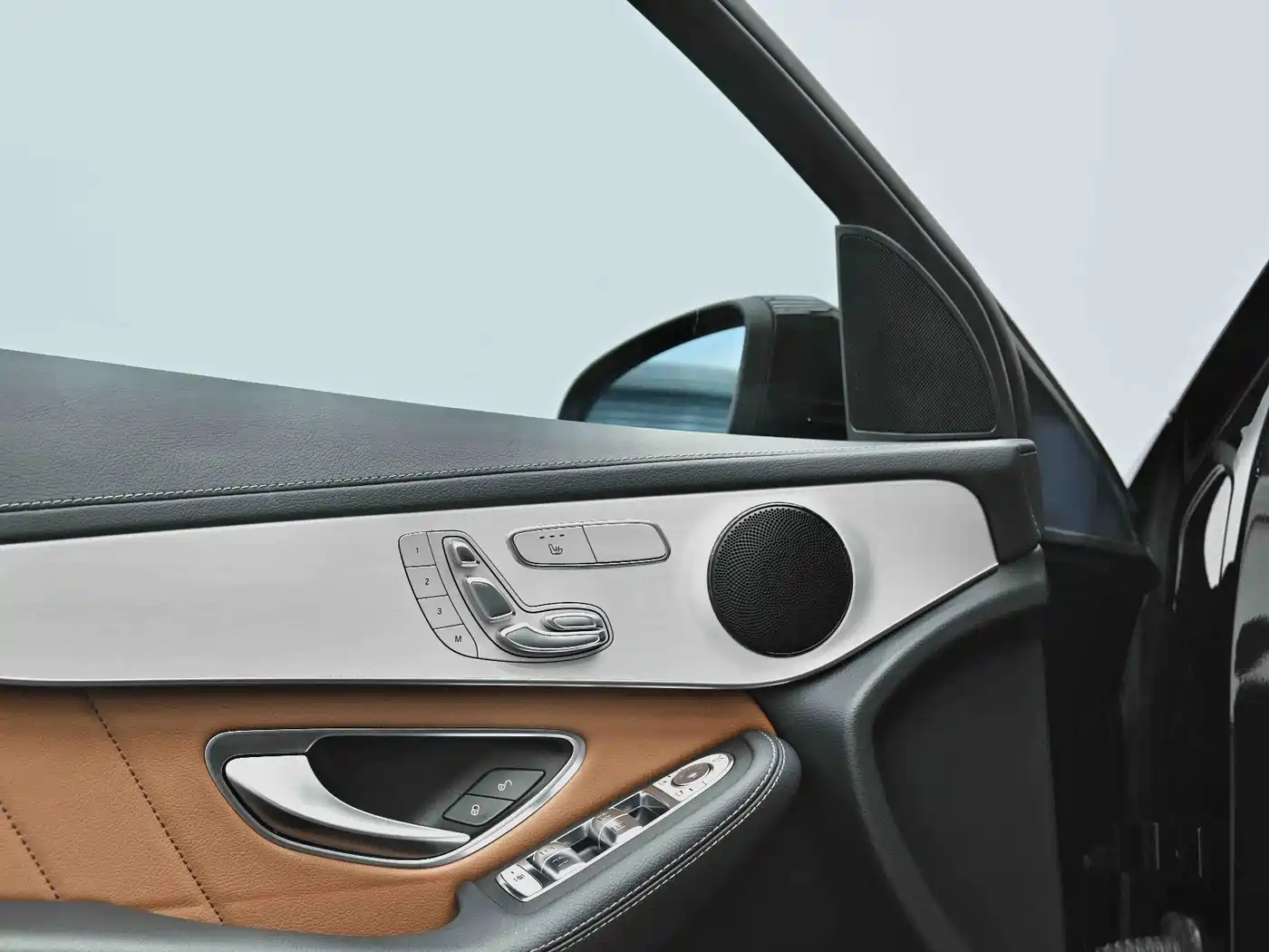 Mercedes-Benz GLC Coupe 2023 Model GLC 260 4MATIC Coupe SUV фото 17