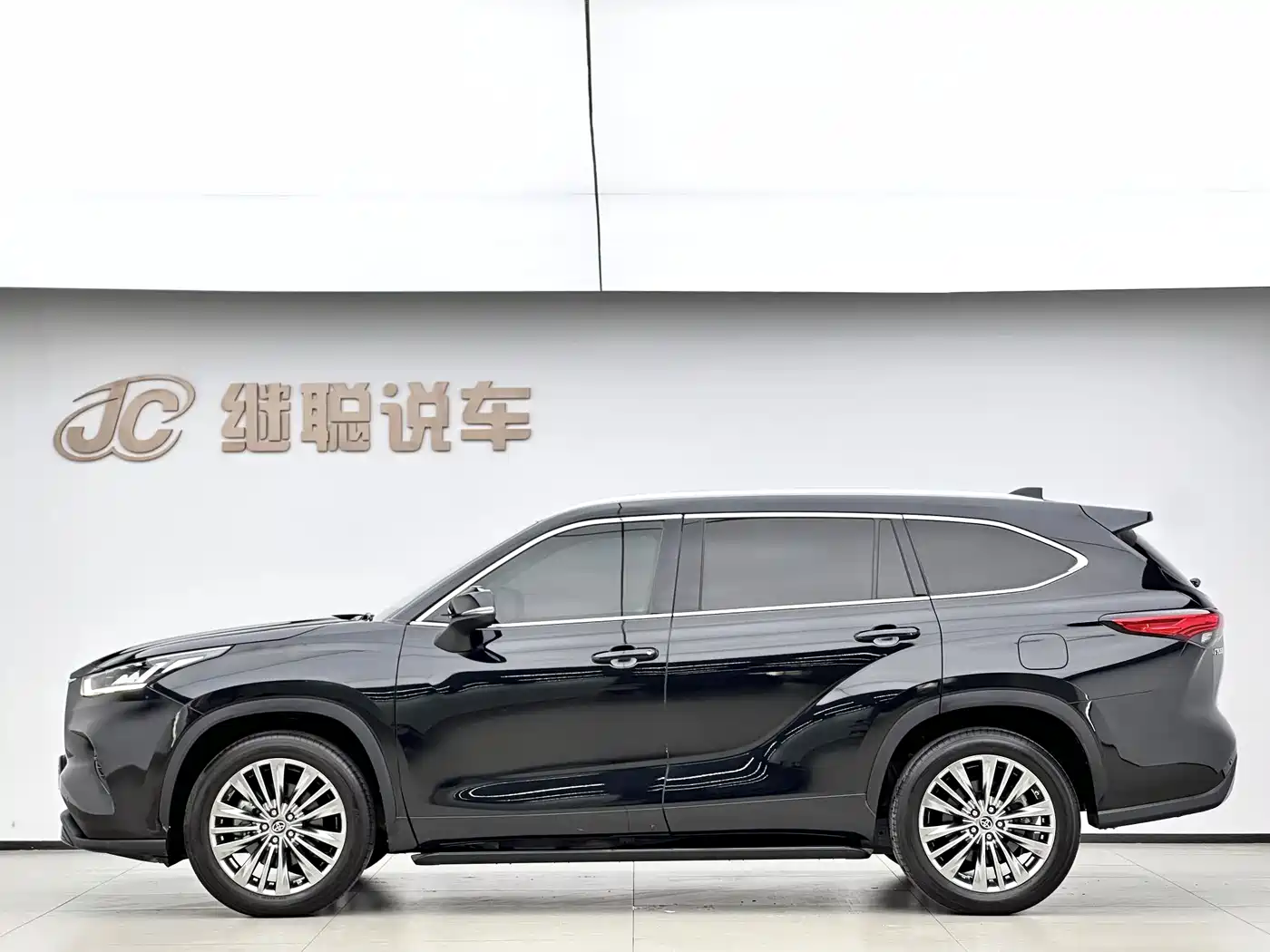 Toyota Highlander 2022 380T 4WD Premium 7-Seater фото 2