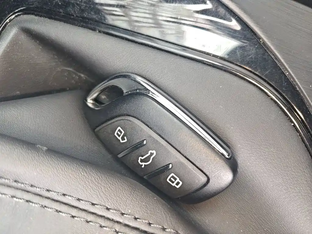Фото 9 - Roewe i5