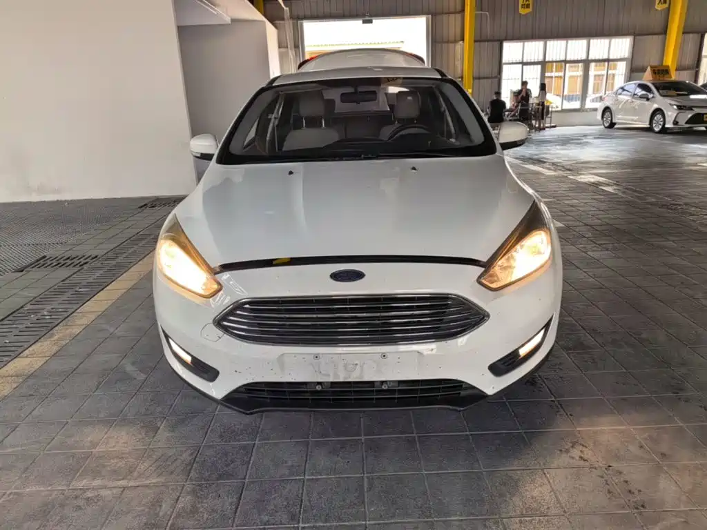 Фото 3 - Ford Focus