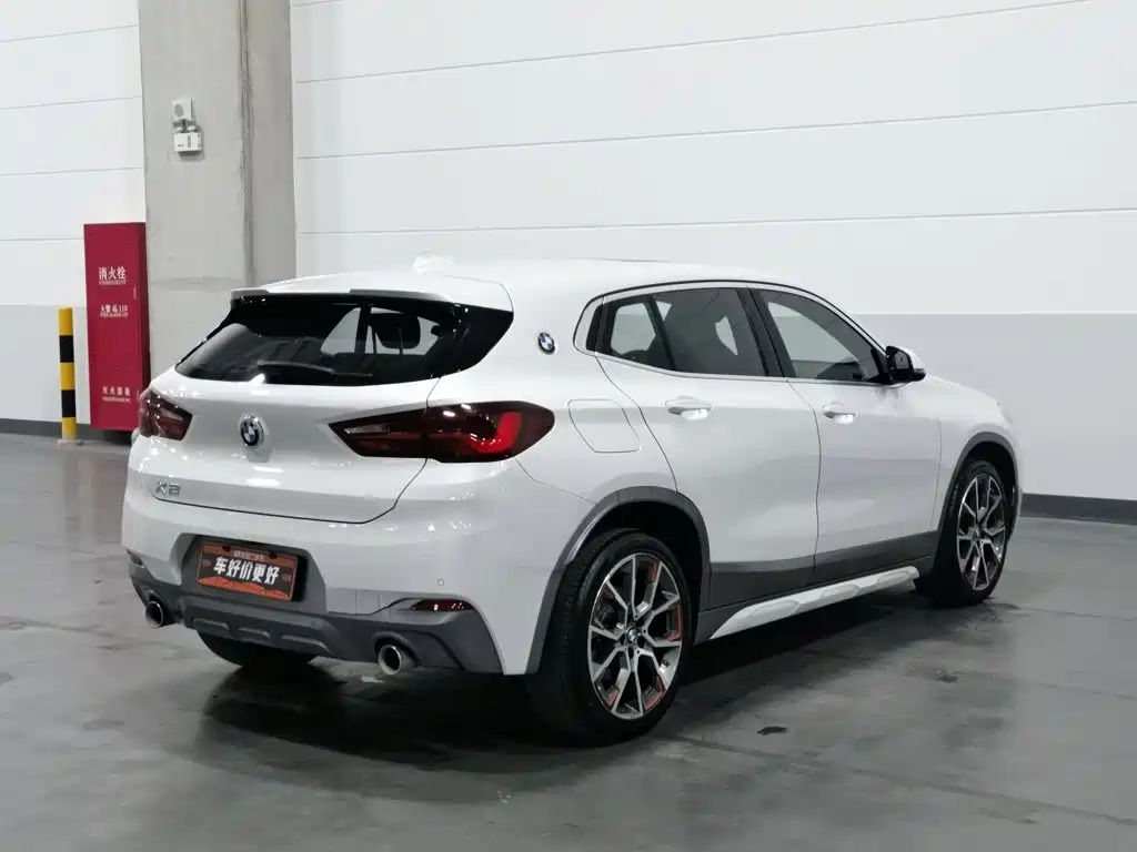 Photo 2 - BMW X2