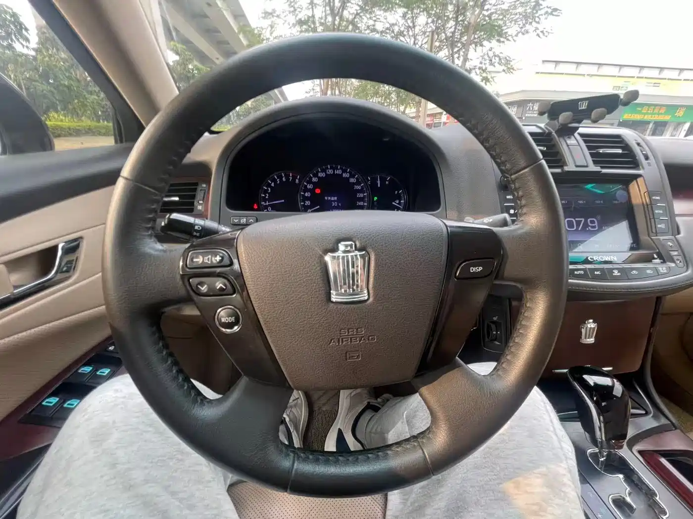 Toyota Crown 2010 2.5L Royal фото 12