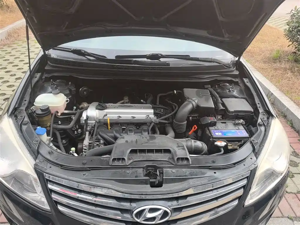 Hyundai Elantra 2015 1.6L Automatic Luxury фото 16