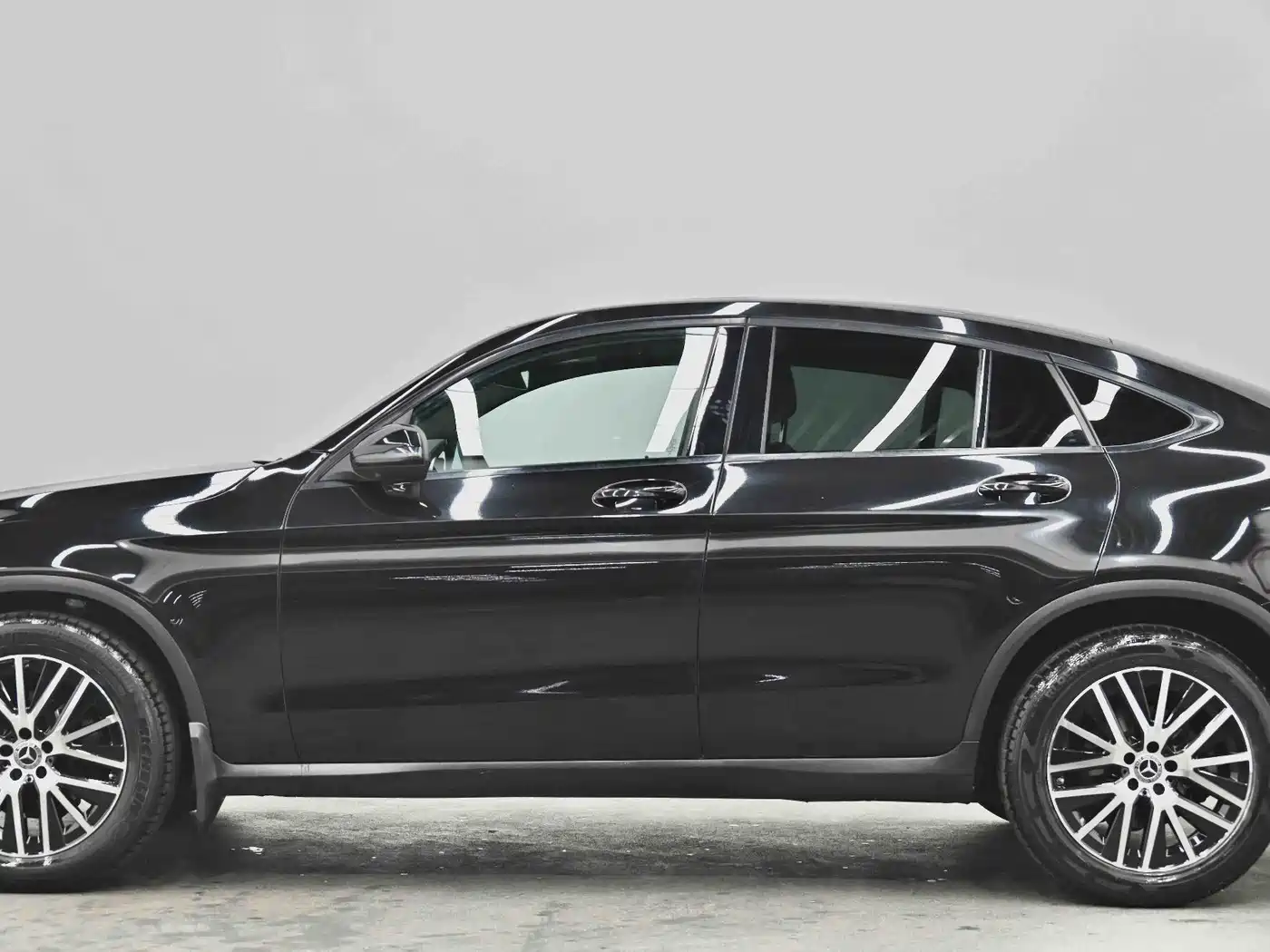 Mercedes-Benz GLC Coupe 2023 Model GLC 260 4MATIC Coupe SUV фото 18