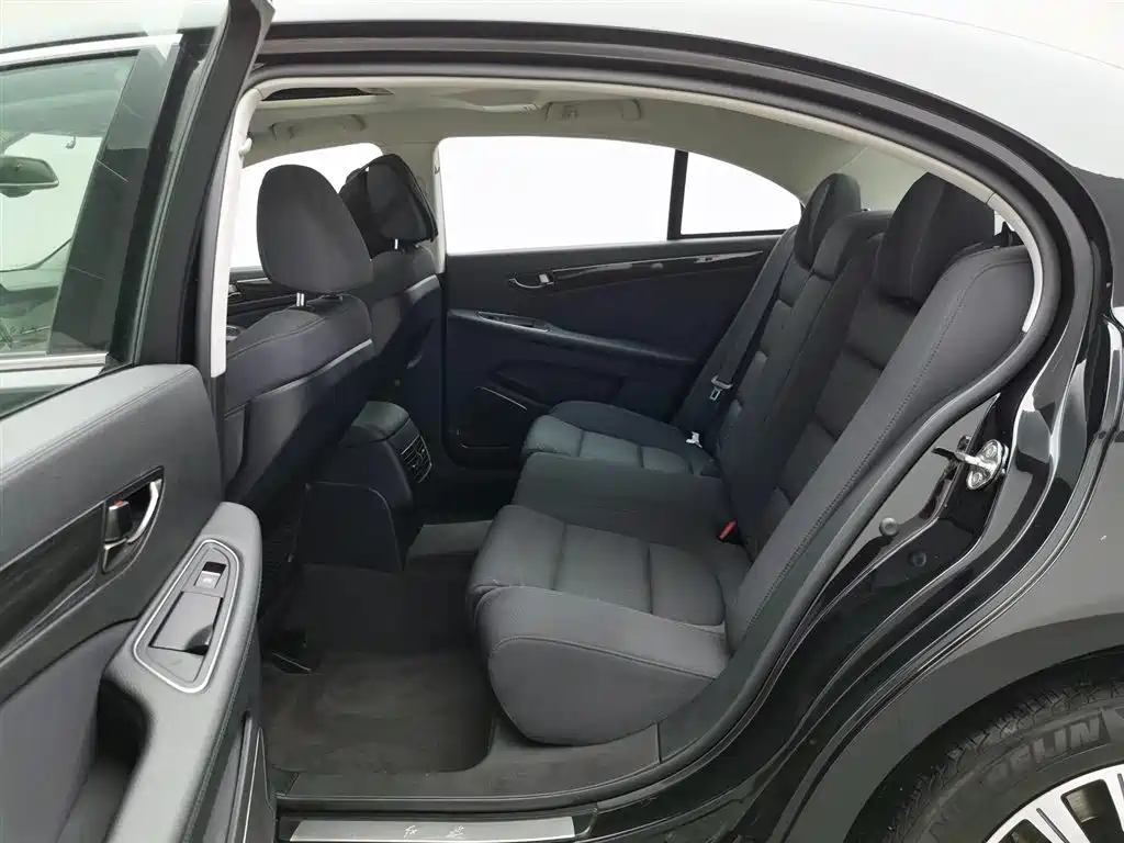 Hongqi H7 2019 1.8T Comfort Edition фото 12