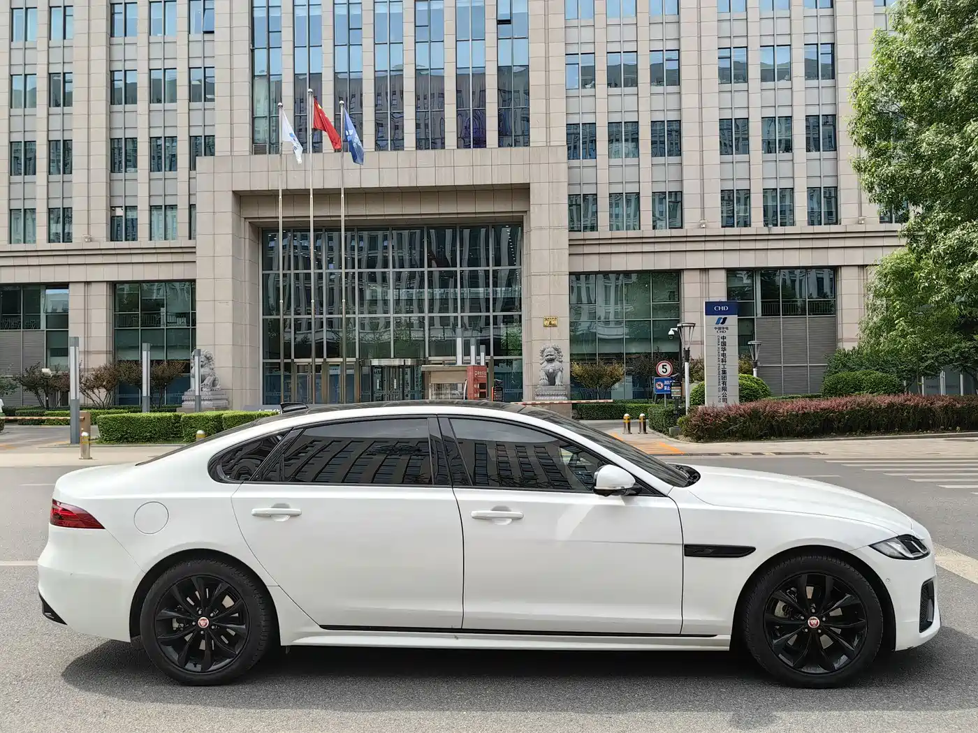 Jaguar XFL 2021 XFL 2.0T P250 AWD Gloss Black Sport Edition фото 8