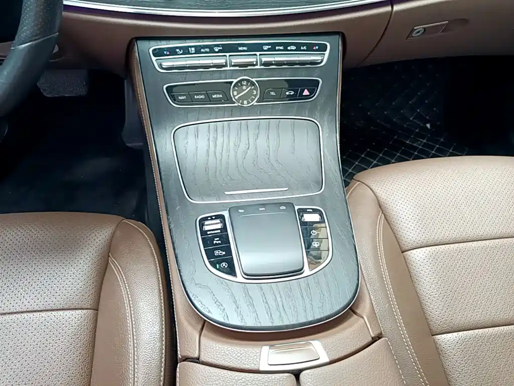 Mercedes-Benz E-Class 2020 E 300 L Sport Luxury Model фото 10