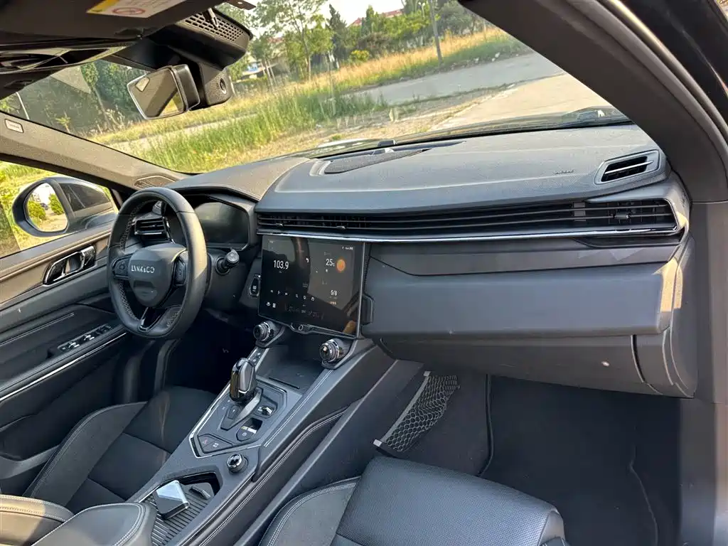 Lynk & Co 01 EM-P 2021 1.5TD PHEV Halo фото 16