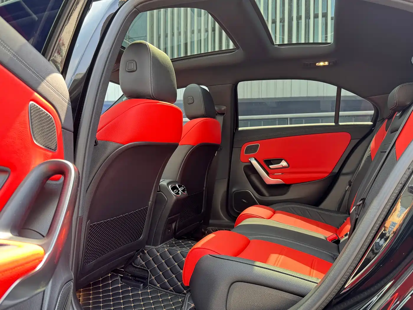 Mercedes-Benz A-Class AMG 2024 AMG A 35 L 4MATIC фото 17
