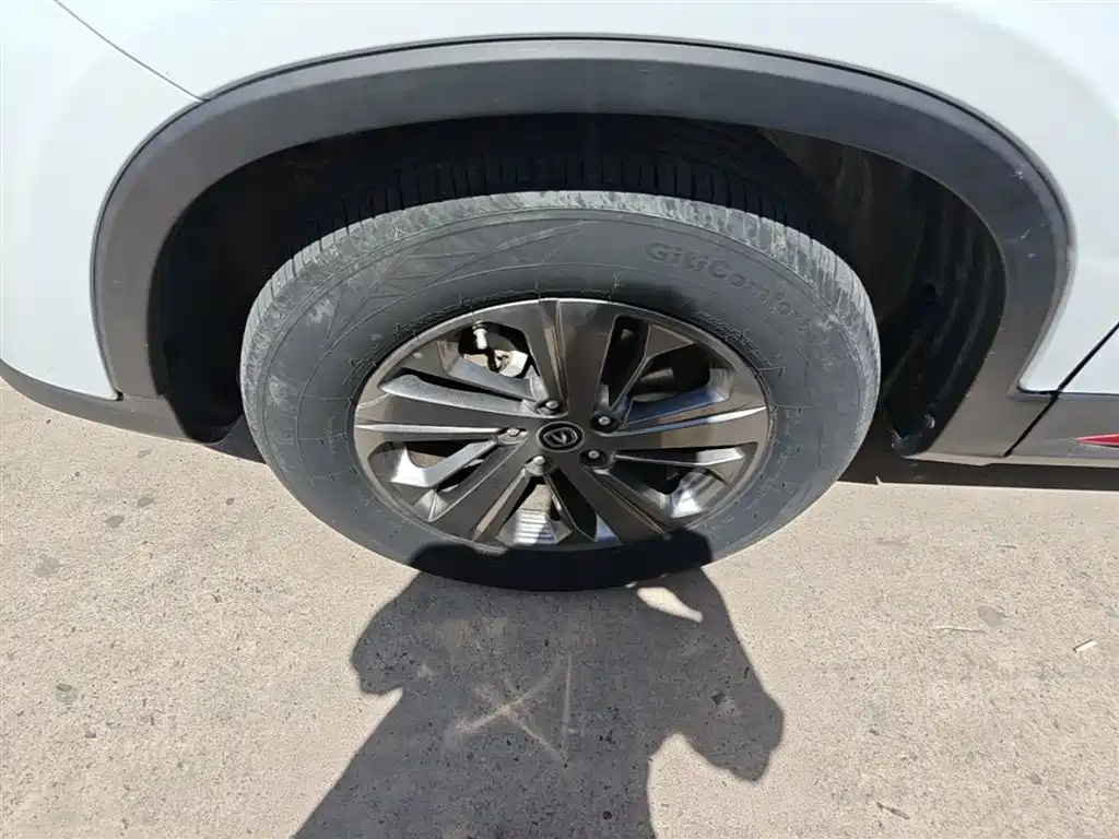 Фото 23 - Changan CS75