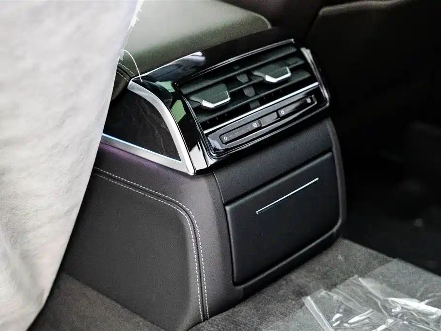 Audi A8 2025 A8L 50 TFSI quattro Exclusive Selection фото 29