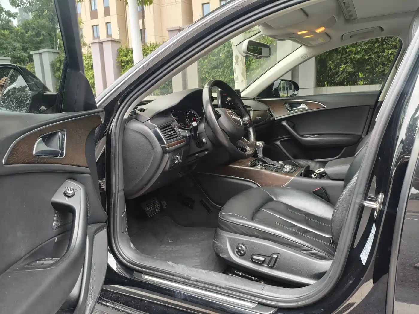 Фото 5 - Audi A6L