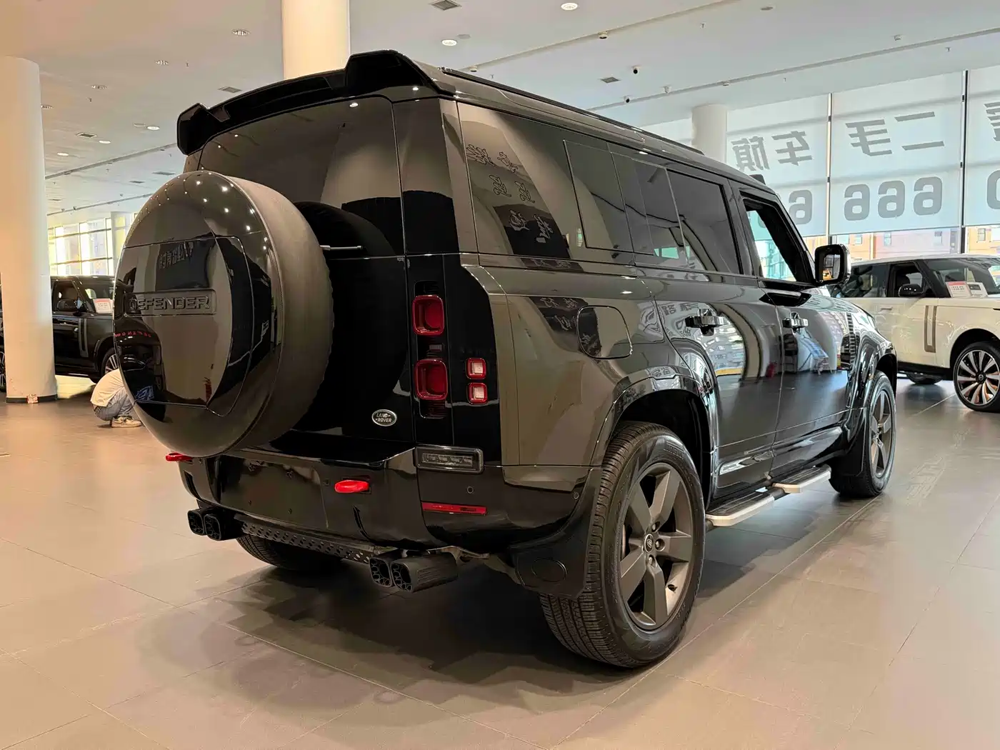 Фото 24 - Land Rover Defender