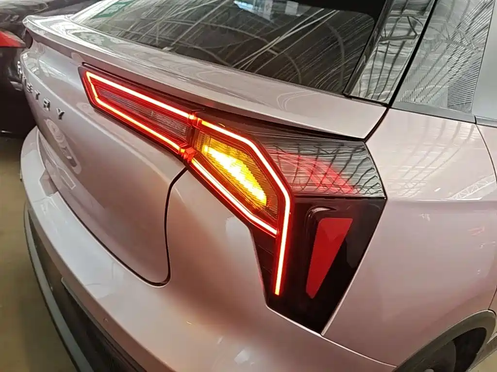 Фото 8 - Geely Geometry E Firefly