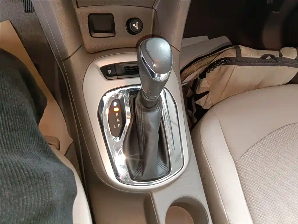 Chevrolet Cruze 2015 1.5L Automatic Fashion Navigation Edition фото 10
