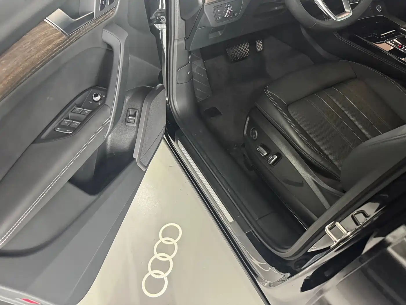 Audi Q5L 2024 Model 40 TFSI Luxury Dynamic фото 14