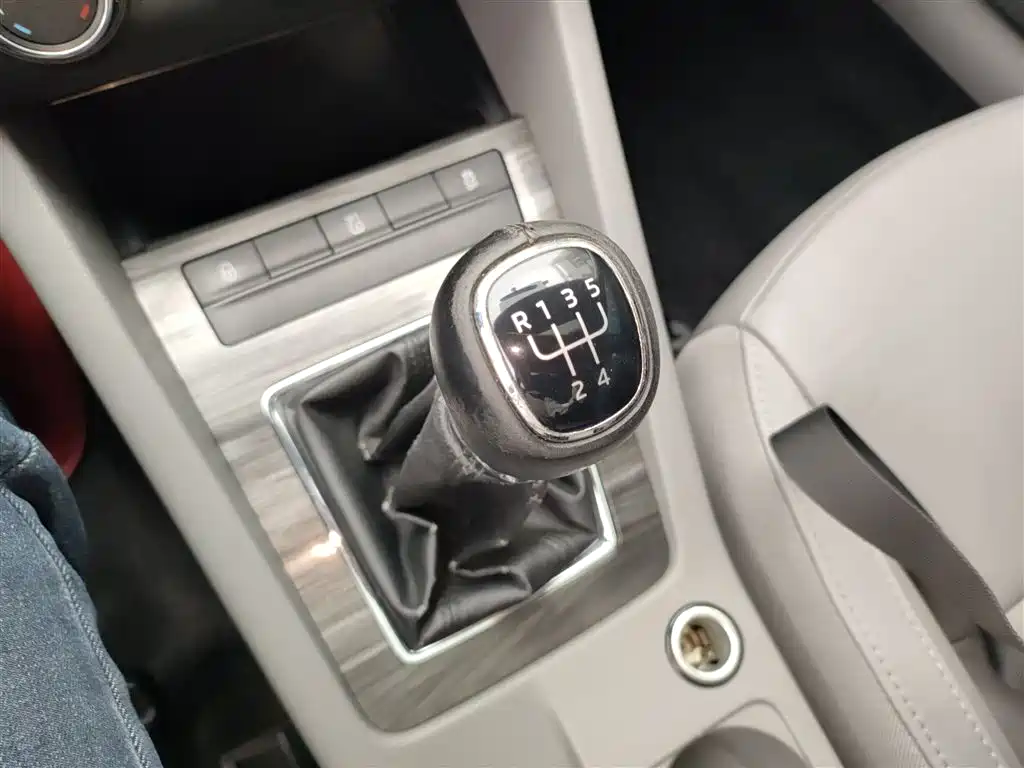 Škoda Octavia 2015 1.6L Manual逸俊版 фото 14