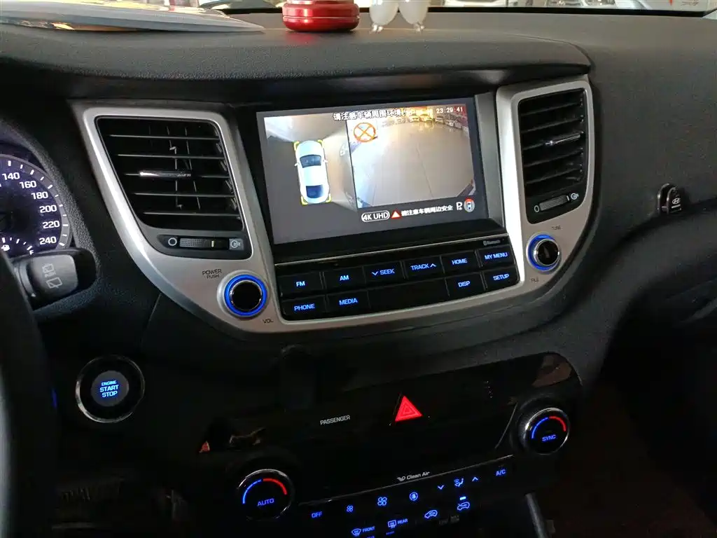 Hyundai Tucson 2018 1.6T DCT 2WD 15th Anniversary Special Edition фото 13