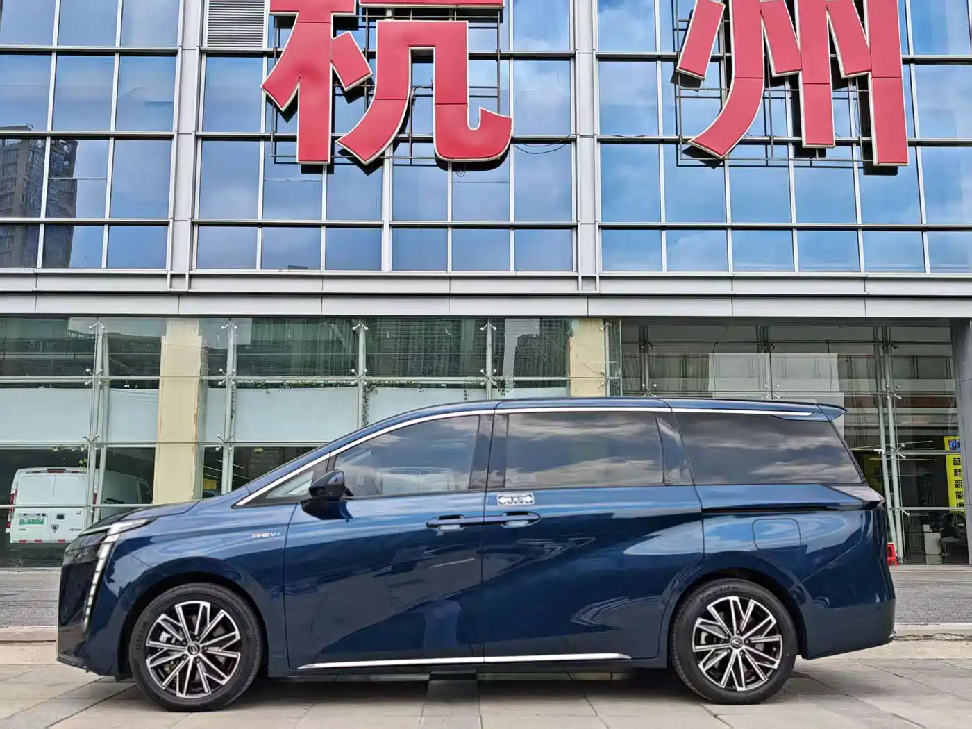 GAC Trumpchi Trumpchi E8 NEV 2024 Model 150km MAX фото 3