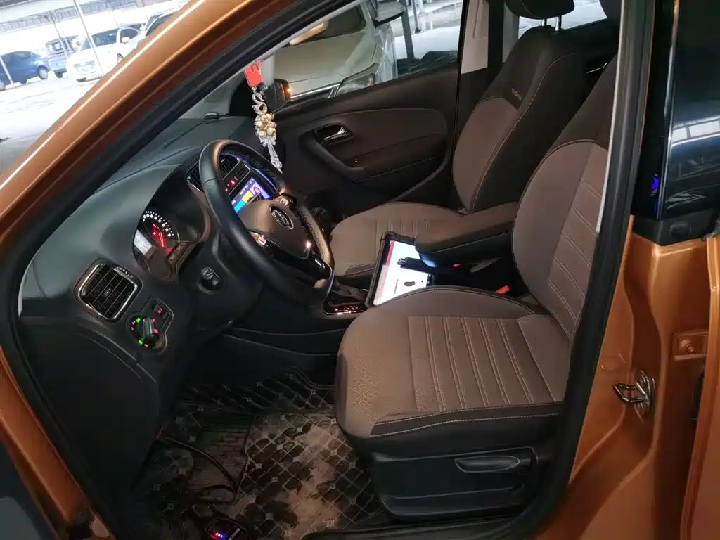 Volkswagen Polo 2018 1.5L Cross Polo Auto фото 11