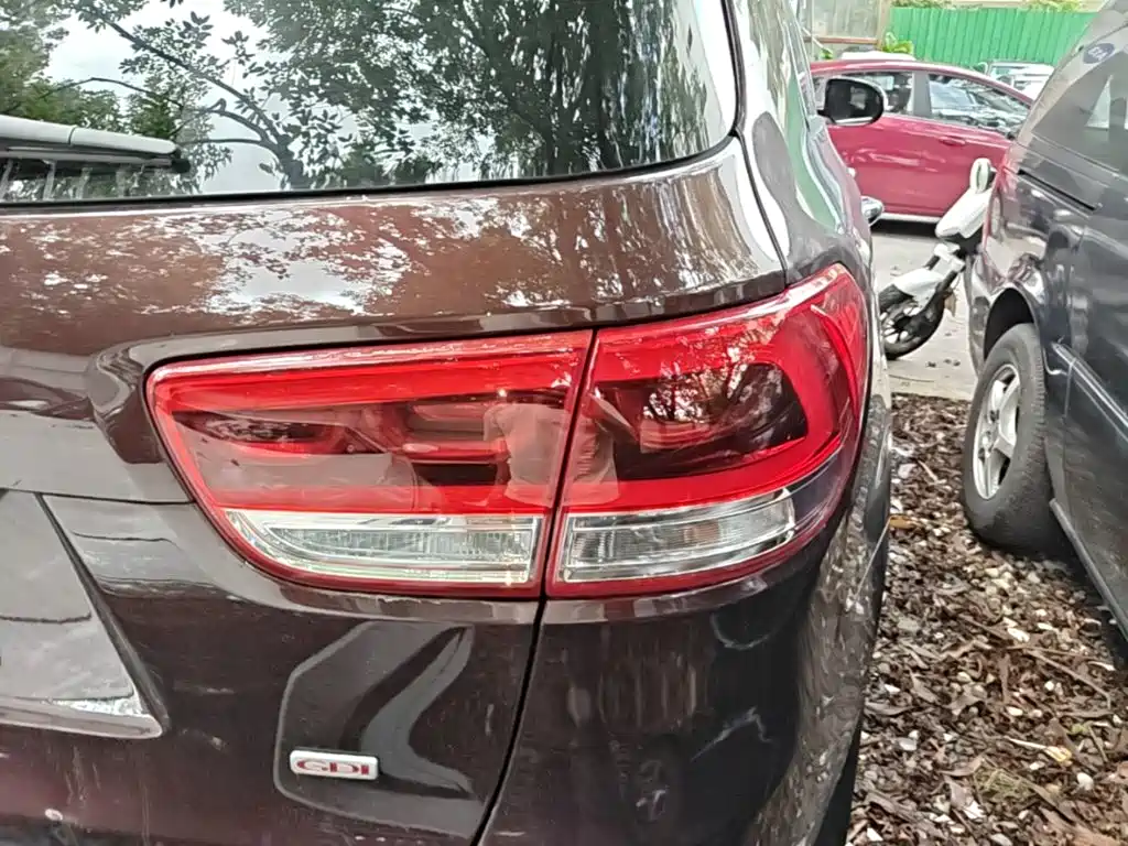Photo 8 - Kia Sorento