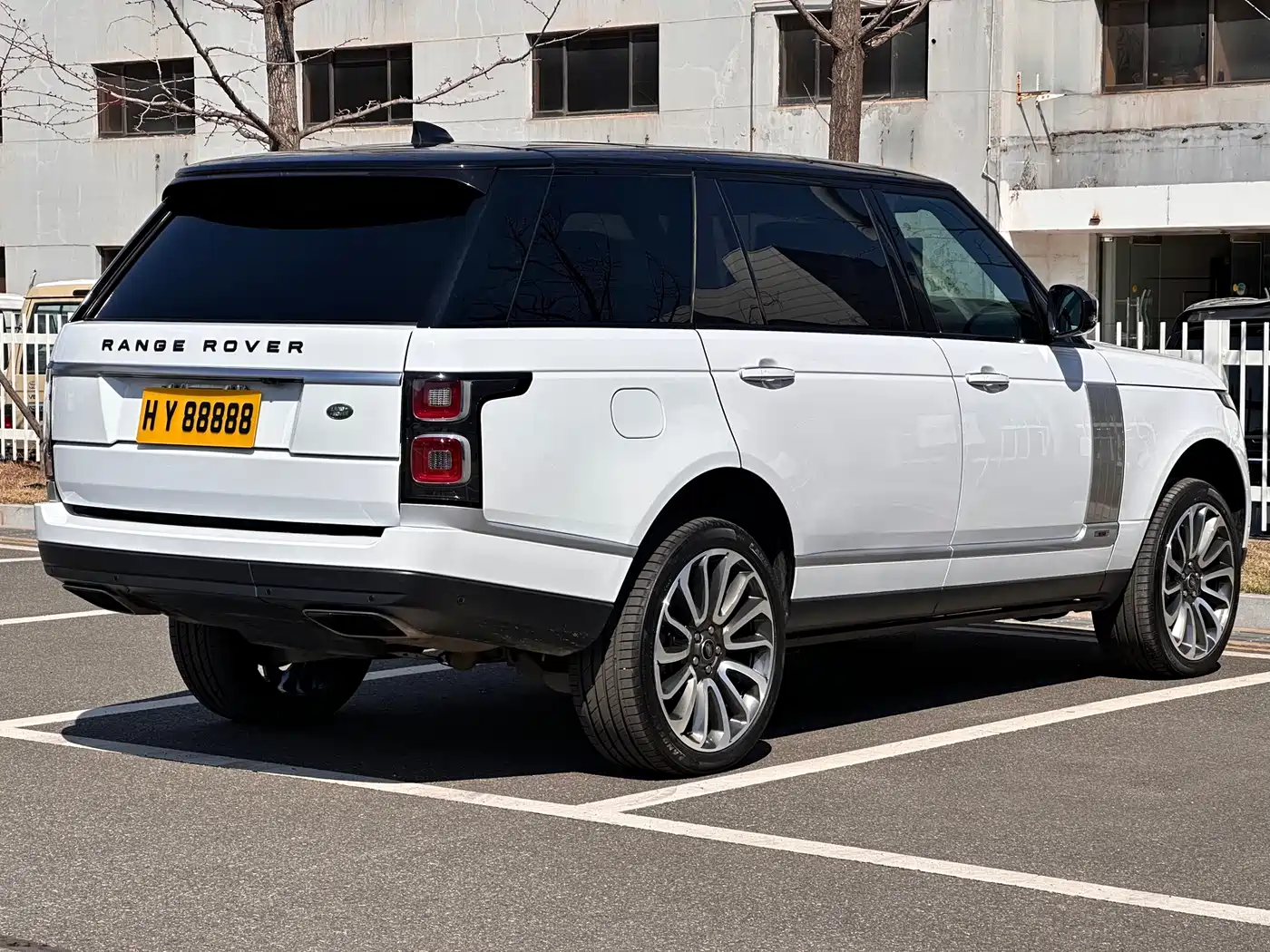 Land Rover Range Rover 2022 3.0 L6 400PS Prestige Genesis Extended Edition фото 5