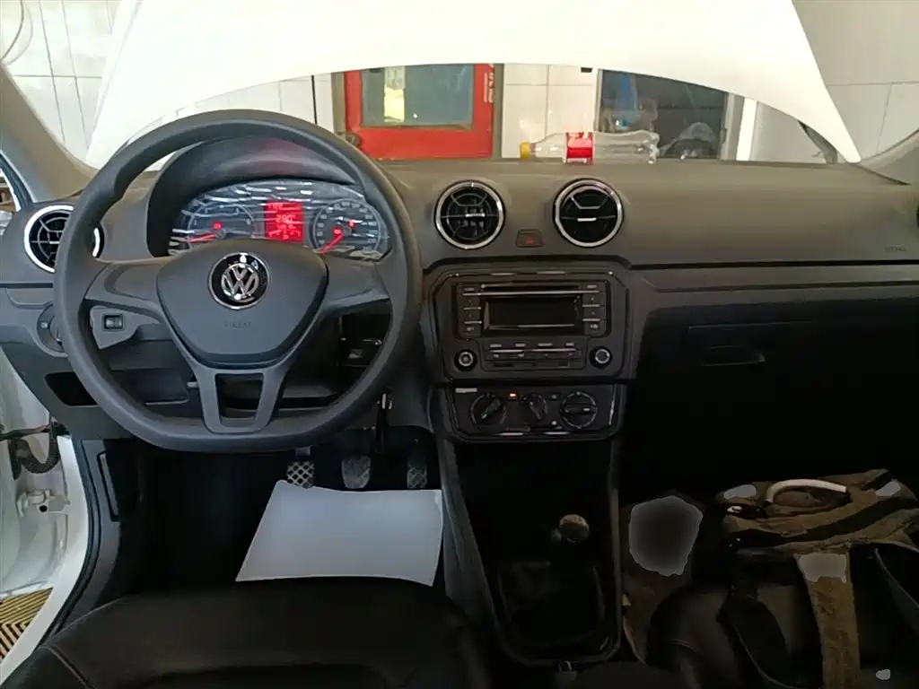 Volkswagen Jetta 2019 Dream Edition 1.4L Manual Fashion фото 10