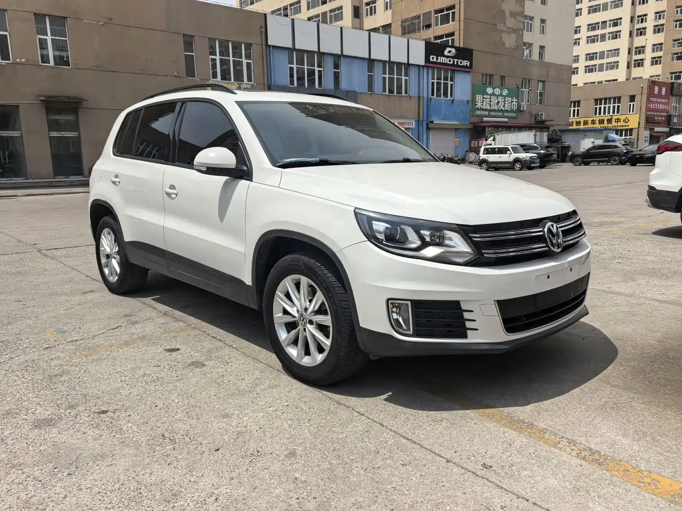 VOLKSWAGEN TIGUAN
