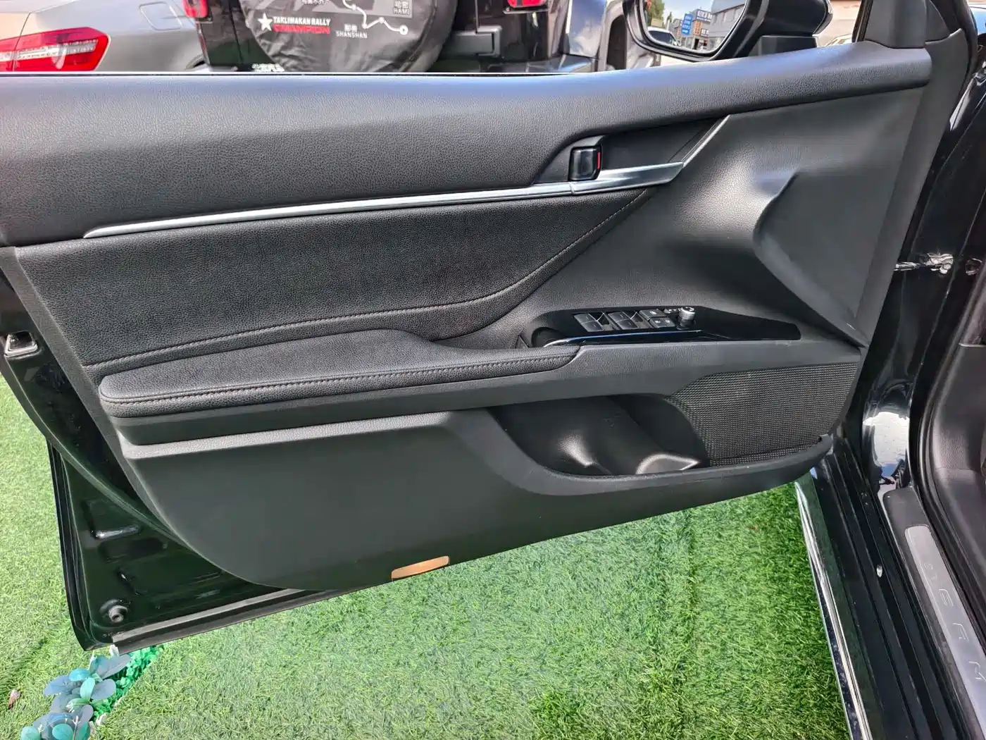 Фото 4 - Toyota Camry