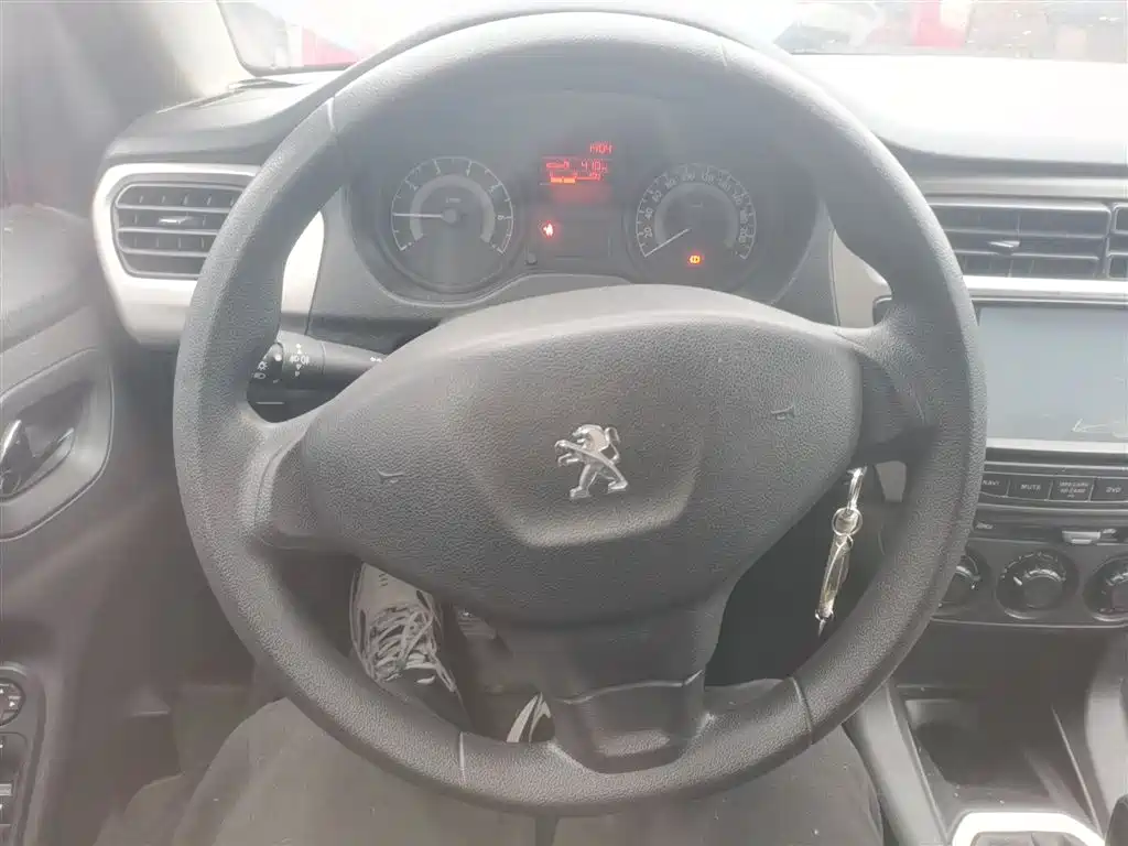 Peugeot 301 2014 1.6L Manual Comfort Edition фото 7
