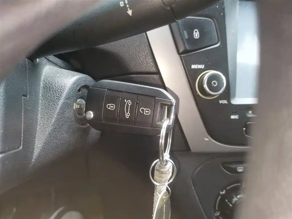 Peugeot 301 2014 1.6L Manual Comfort Edition фото 17