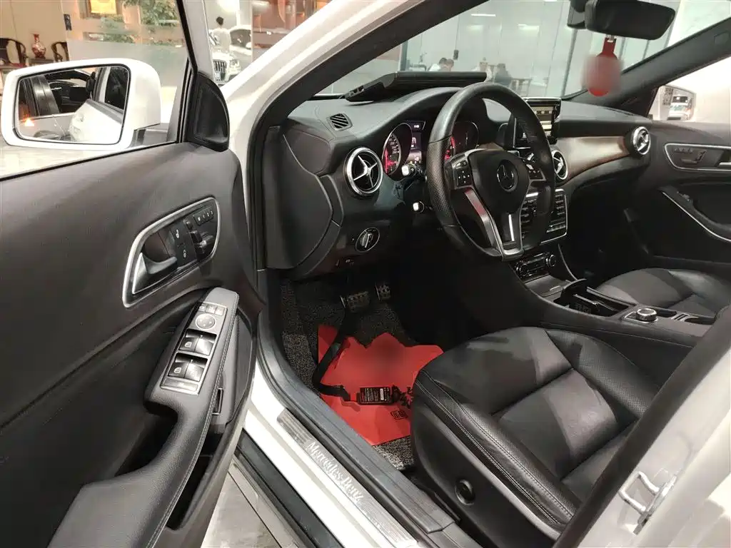 Mercedes-Benz GLA 2015 GLA 260 4MATIC Sport фото 12