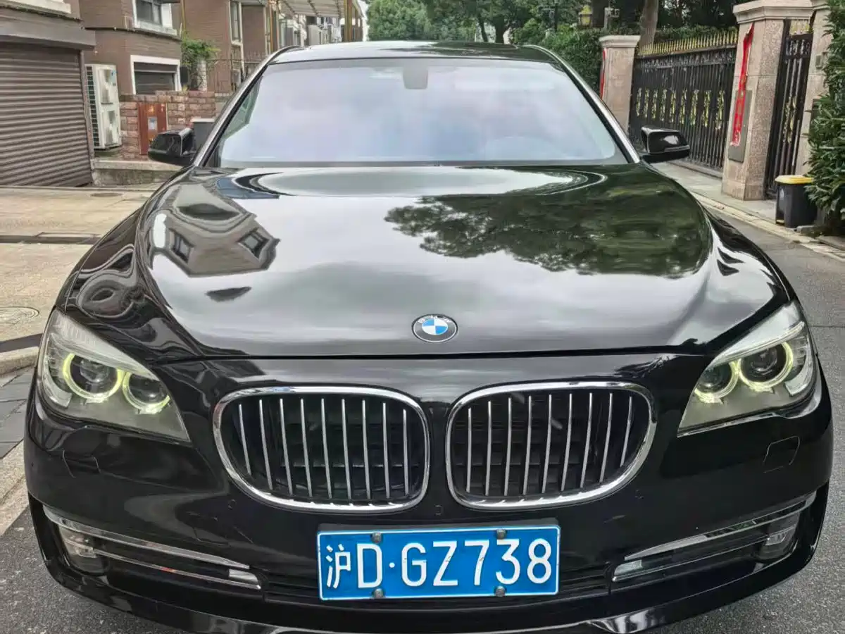 BMW 7 Series 2013 Model 740Li Luxury фото 3