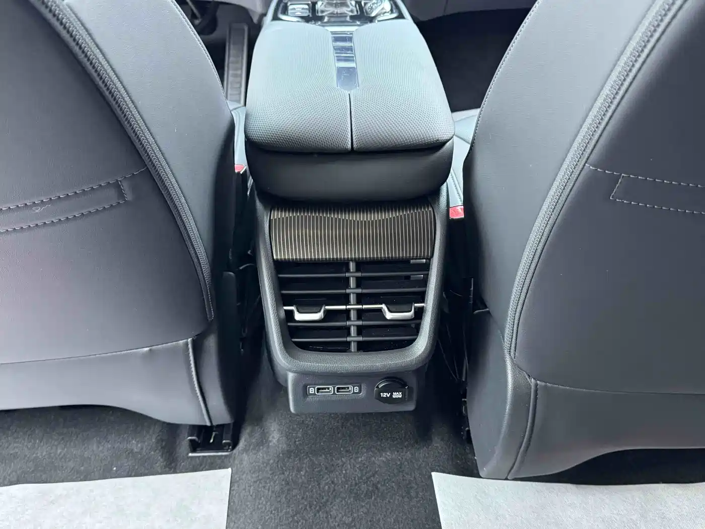 Hongqi E-QM5 2023 Facelift Basic Travel Edition фото 16