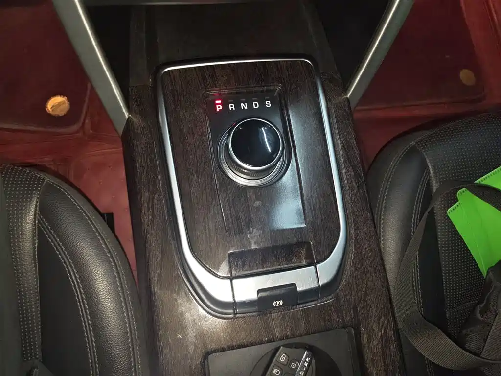Land Rover Discovery Sport 2019 240PS SE Edition China VI фото 10